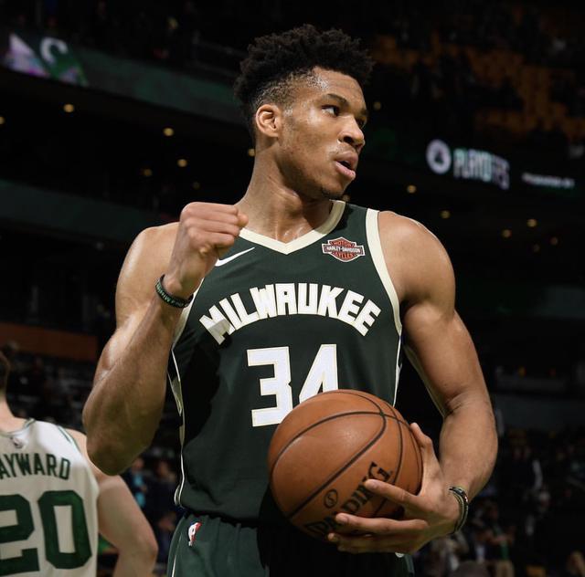 字母哥在加拿大队比赛中大胜，精彩发挥引发热议！的简单介绍