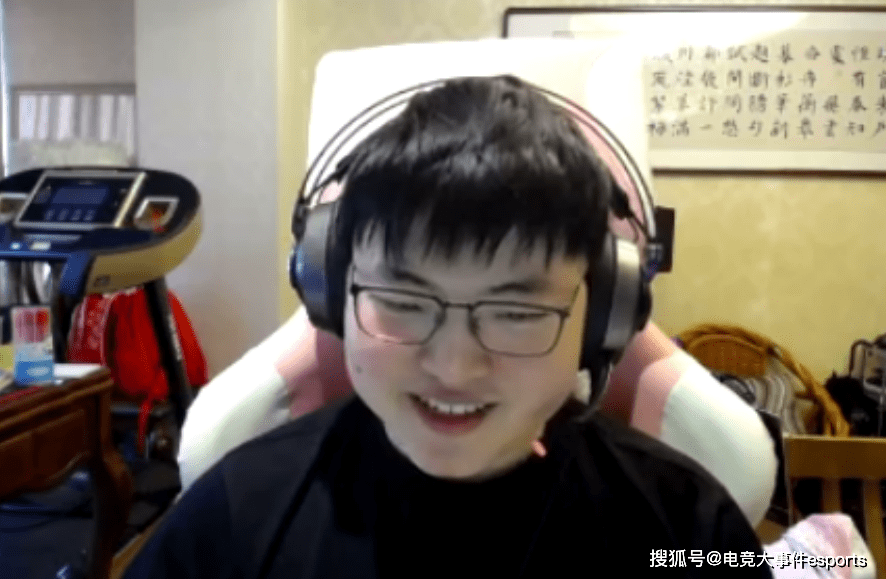 九游-包含Uzi在湖人比赛中战术调整，势不可挡引发热议！的词条