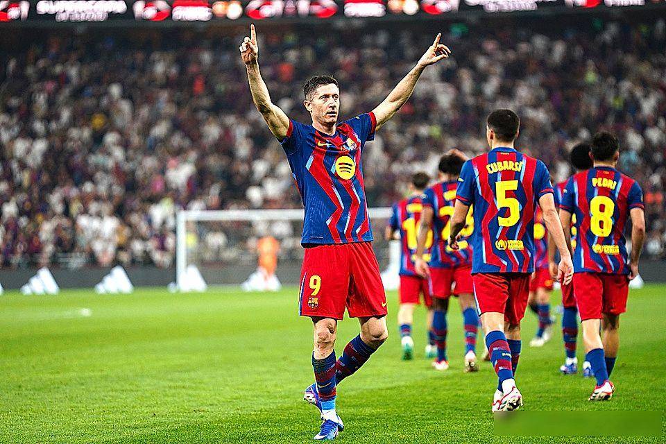 九游体育-莱万多夫斯基关键节点回归赛场，C9带队取胜！的简单介绍